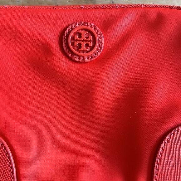 Tory Burch Robinson Medium Classic Cosmetic Bag — Orange - Picture 3 of 13